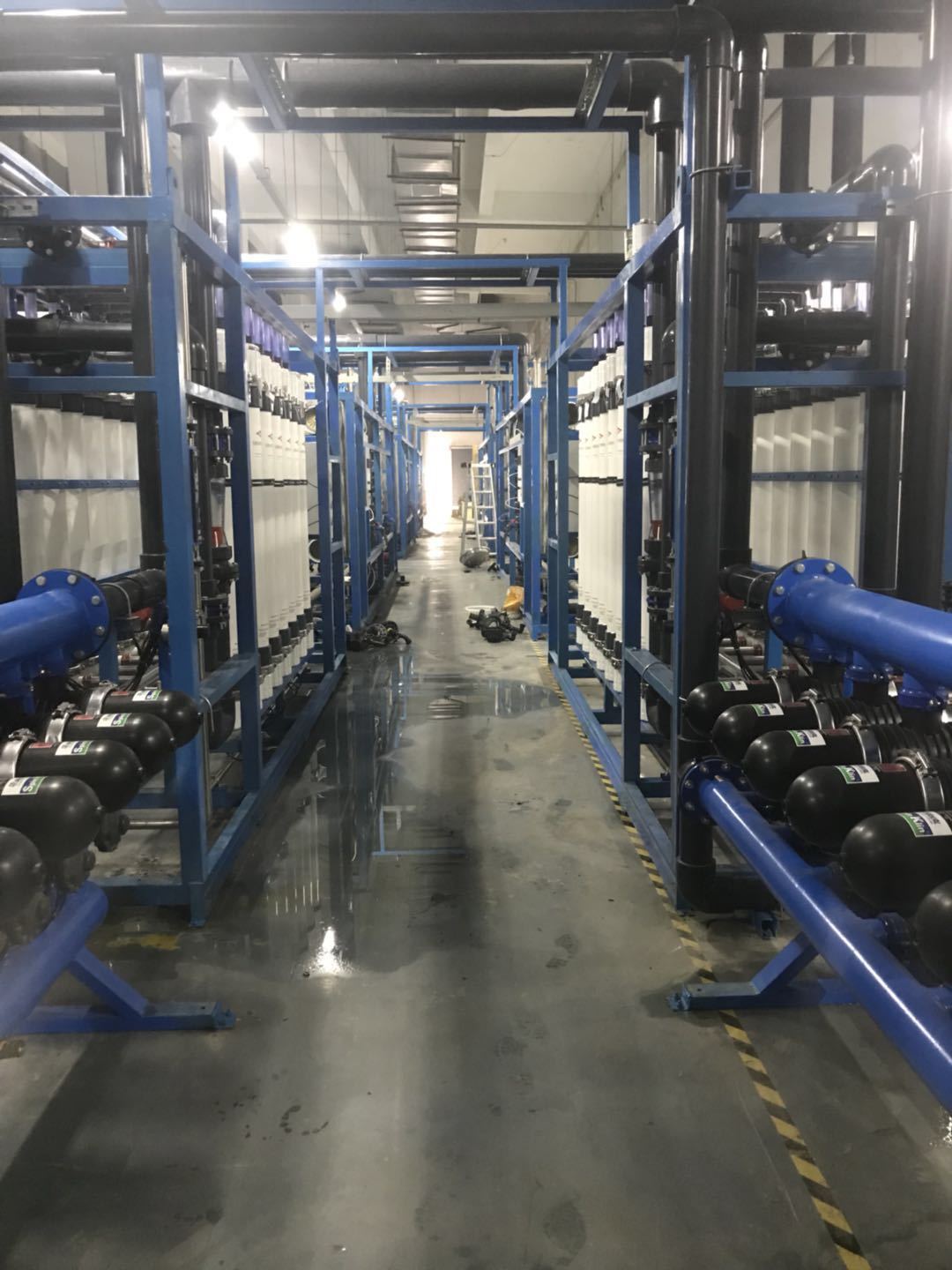 如何清洗超纯水设备的管道？